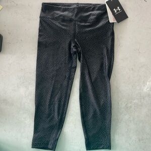 Under Armor girls’ cropped leggings